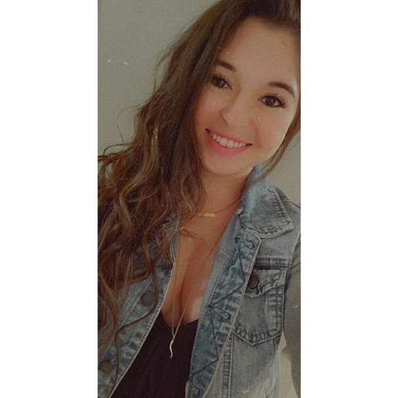 Meet your Posher, Taylor! - Picture 1 of 2